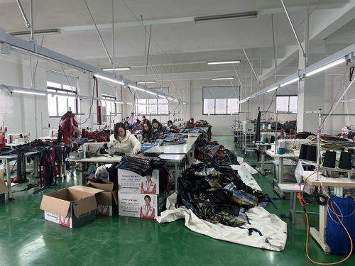 新春 戰袍 馬面裙賣瘋了 誰能想到,織馬面裙的提花機,一年前還在織窗簾布