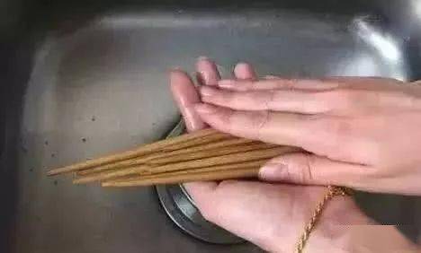 長期使用這種筷子,23歲單身男子,查出肝癌,很多家庭都有